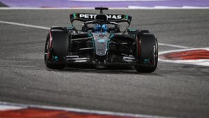 Mindkét Mercedesre lesújtottak a bahreini időmérő után, ugrott Russel első sora