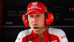 Michael Schumacher 12 év után először mutat életjeleket