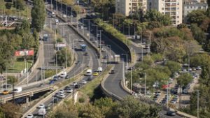 Kilométeres torlódások miatt nehéz eljutni a fővárosba, az M3-as és az M0-s is elesett