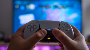 Donald Trump szünetelteti az elektronikai cikkekre kivetett vámokat, mégis drágul a PlayStation 5