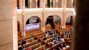 Gyökeresen megváltozik a magyar jogrend: Sulyok Tamás aláírta az Alaptörvény 15. módosítását
