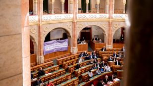 Gyökeresen megváltozik a magyar jogrend: Sulyok Tamás aláírta az Alaptörvény 15. módosítását