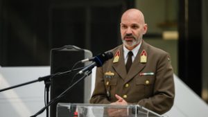 Honvédelmi miniszteri biztos: Ha valaki ezt a földet csak úgy elhagyja, az árulás