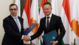 Szijjártó Péter humanitárius együttműködést jelentett be Ciprussal