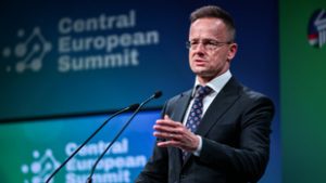 Szijjártó Péter: Ukrajnát még a csatalkozás előtt az EU részévé tennék