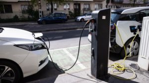 Úgy megugrott az elektromos autók száma Magyarországon, hogy drasztikusan bezuhantak az árak