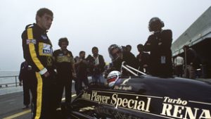 Ayrton Senna 40 évvel ezelőtti sikere előtt tiszteleg a portugál futballcsapat