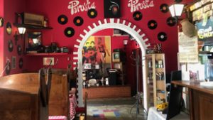 Az ég szerelmére, hogy lehet idáig süllyedni. Isten véled, édes Piroskám...