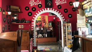 Az ég szerelmére, hogy lehet idáig süllyedni. Isten véled, édes Piroskám...