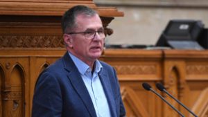 Felháborodott a fideszes kormánybiztos: arcátlan provokációnak nevezte a Kutyapárt tüntetését