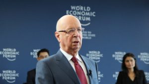 Távozik Klaus Schwab a Világgazdasági Fórum igazgatóságából