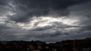 Villámárvíz Szekszárdon, özönvíz Bodajkon – hatalmas károkat okozott a jég