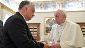 Orbán Viktor elárulta, mi volt az a téma, amit inkább lesöpörtek a tárgyalóasztalról Ferenc pápával