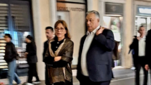 Lefotózták Orbán Viktort a római éjszakában