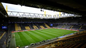 Súlyos büntetést kapott a szurkoló, amiért felmászott a stadion tetejére az Európa-bajnokságon