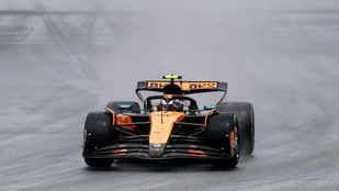 Verstappen a bokszban balesetezett, Norris nyerte a káoszsprintet Miamiban