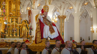 Az ellenpápák már a spájzban vannak, II. Mihály és III. Péter már beöltöztek