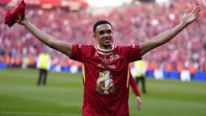 Fordulat a távozó Liverpool-sztár ügyében: mégsem ingyen érkezik a Real Madridhoz?