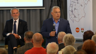 Orbán Viktor: Amerika lelécelt, mi meg állunk, mint a lakodalomban