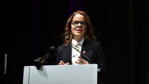 Balatoni Katalin miniszterelnöki biztosként folytatja munkáját