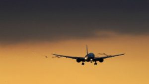 A másodpilóta nem tudta, melyik a jobb keze, ez okozta a Gatwick repülőtéri tűzesetet