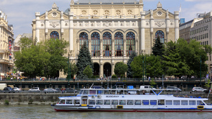 Hiába a folyamatos tiltakozás, még mindig jelen vannak a turistahajók a Duna belvárosi szakaszán