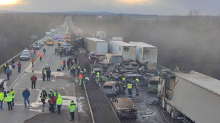 Három gyanúsítottja van az M1-esen történt tömegbalesetnek