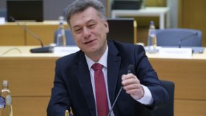 Drogkereskedőtől fogadott el ajándékot, ezért távozik a cseh igazságügyi miniszter