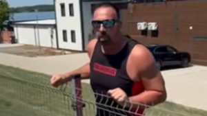 Egy mezőtúri vállalkozó köpködte a Tisza Párt aktivistáját Abádszalókon