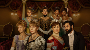 Mindenki gazdag akar lenni, ám hiába a csillogás, a rendszer korrupt és rohad