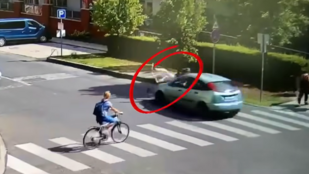 Elütötte az autó a zebrán átszáguldó rollerest, súlyos árat fizetett a sietségért