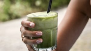 Matcha-lázban ég a világ, vészesen apadnak a globális készletek
