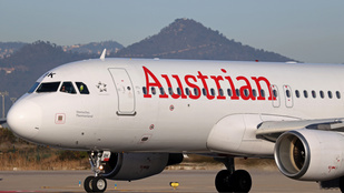 Megütött egy utaskísérőt, majd aktiválta a vészcsúszdát egy agresszív utas Ausztriában