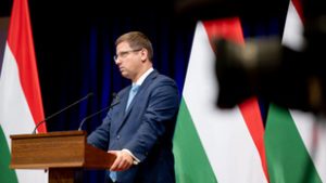 Kormányinfó: több mint 300 ezren igényelhetik a közszolgáknak járó egymilliós támogatást