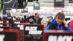 Szigorú fellépés jön az akciós árakkal trükközőkkel szemben, fókuszban a Black Friday és a karácsony