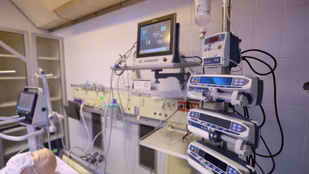 Válasz Online: Takács Péter sógora vezette a lélegeztetőgépeken nyolcmilliárdot profitáló céget