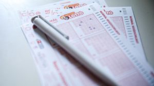 Kihúzták a hatoslottó nyerőszámait, több mint 110 millió forintot értek a számok