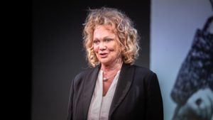 Básti Juli: Tyúkanyó vagyok, de nem parancsolok