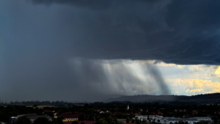 Tojás méretű jéggel, heves zivatarokkal közelít a szupercella Magyarország felé