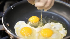 Válás lehet a vége, ha így készíti el reggelente a tojást