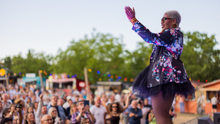 A nevem Kennedy, és ma este én leszek az elnökötök!