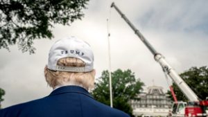Donald Trump hatalmas báltermet építtet, minden eddiginél több pénzt költ a Fehér Házra