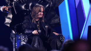 Rendhagyó módon tisztelgett a brit királyi család Ozzy Osbourne előtt