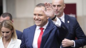 Az eddig sem túl békés időknek vége, az új elnök Orbán Viktor riválisának a bukását is hozhatja