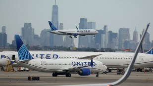 Technikai hiba bénította meg a United Airlinest, országszerte leálltak a gépei