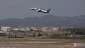 Sztrájkba kezdenek a Ryanairnél, több tucat járat lehet veszélyben a főszezonban