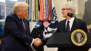 Egyedi módon hódolt be az Apple-vezér Donald Trump nyomására