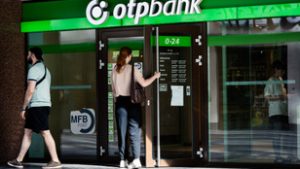 Történelmi rekord az OTP-nél, 30 ezer forint fölé emelkedett a részvények ára