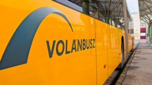 Érvényes menetjegyük volt, mégis otthagyta a megállóban az utasokat a Volánbusz sofőrje