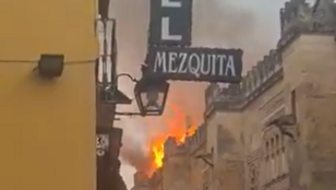 Hatalmas lángokkal égett egy mecset-katedrális Spanyolországban